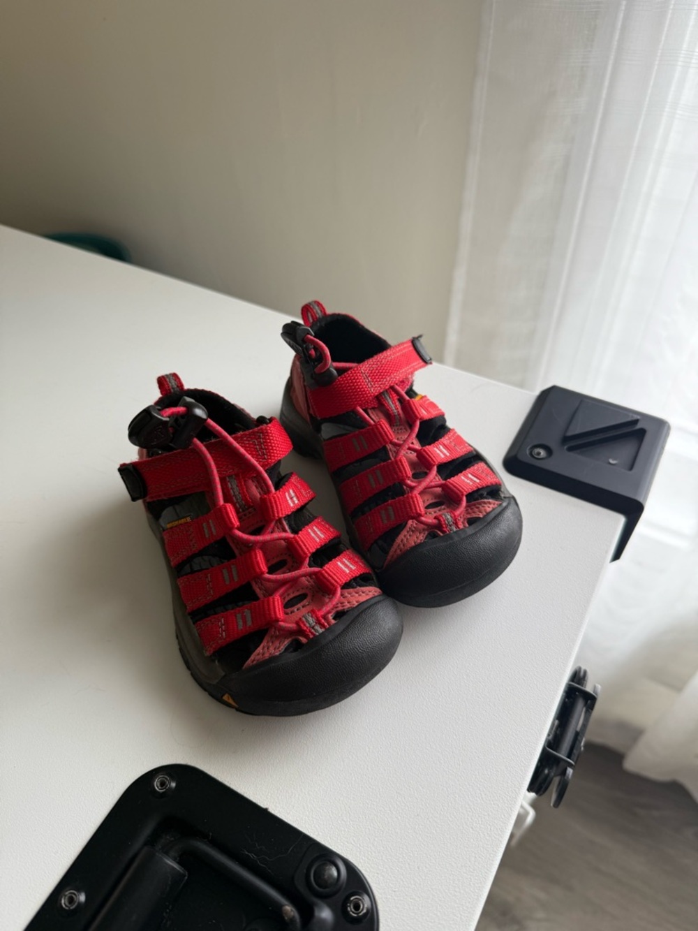 Keen Kids Red and Black Closed-Toe Adventure Sandals